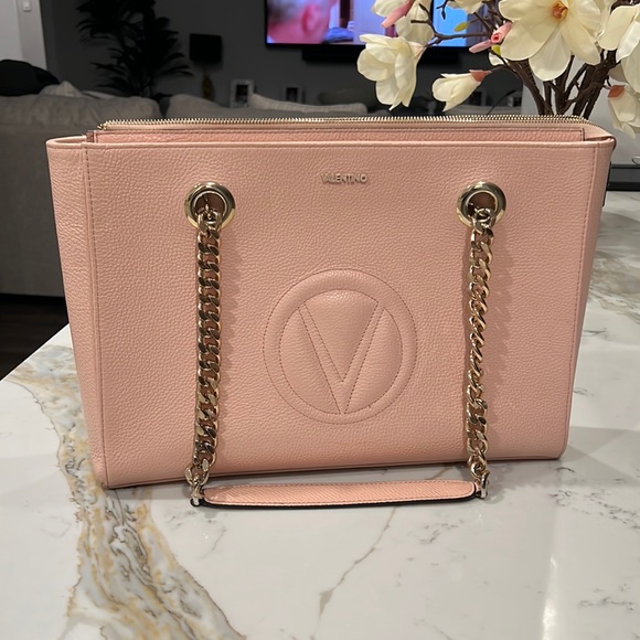 Valentino Handbags - Valentino bag, large size, in excellent condition, see photos and video.